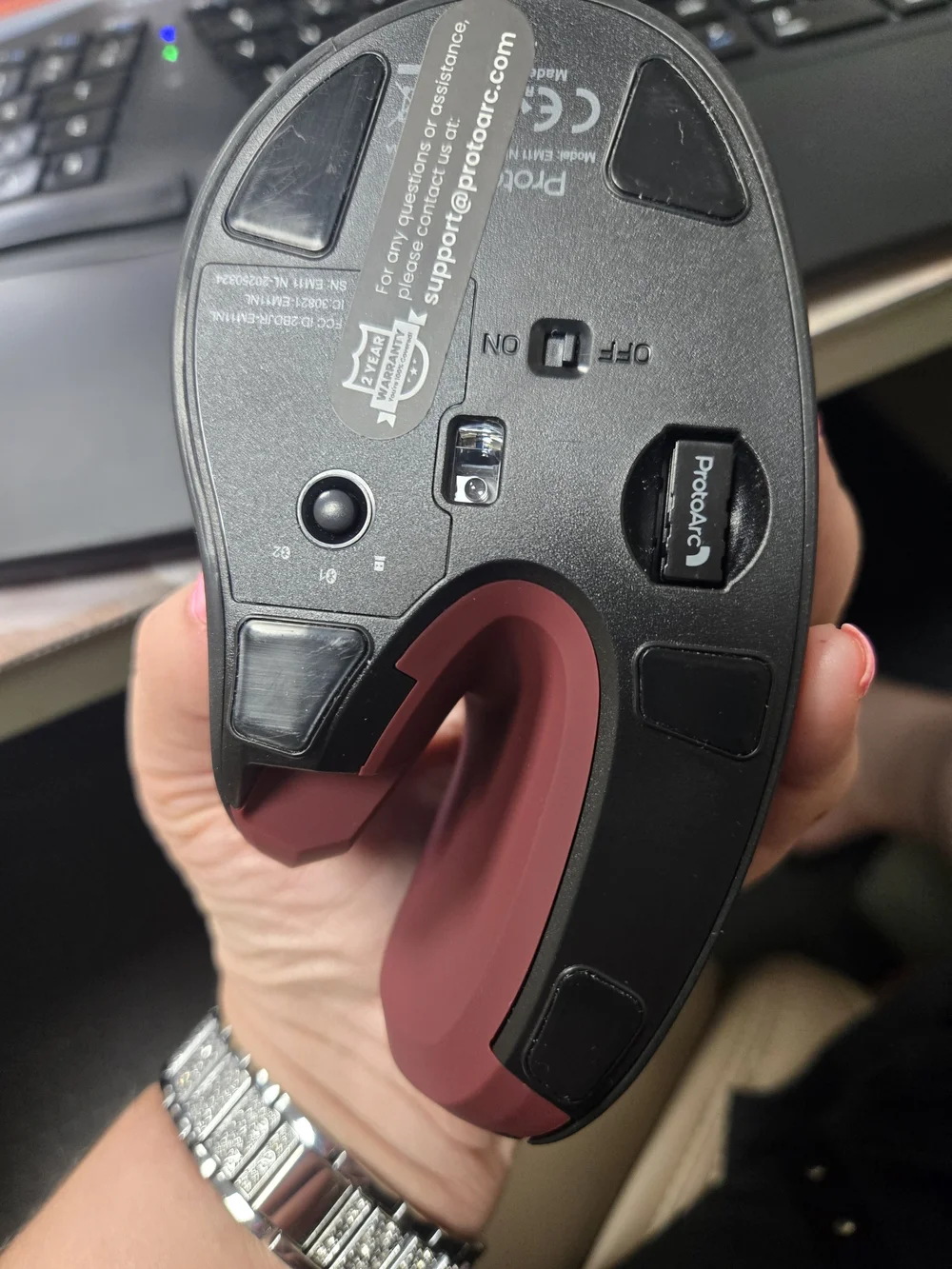 EM11 NL Ergonomic Vertical Mouse — Wine Red
